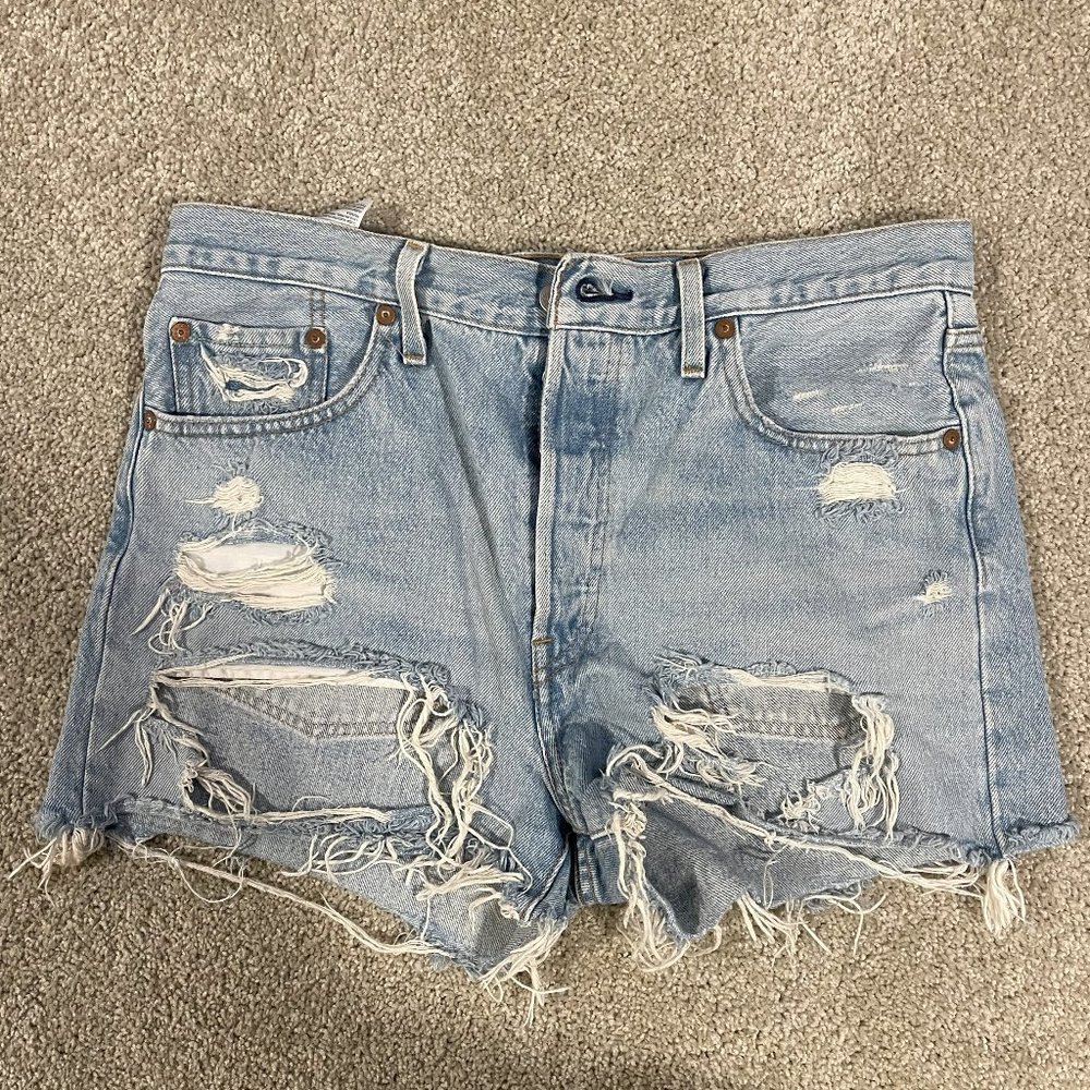 Levi’s High Waist Distressed Denim Shorts size 29